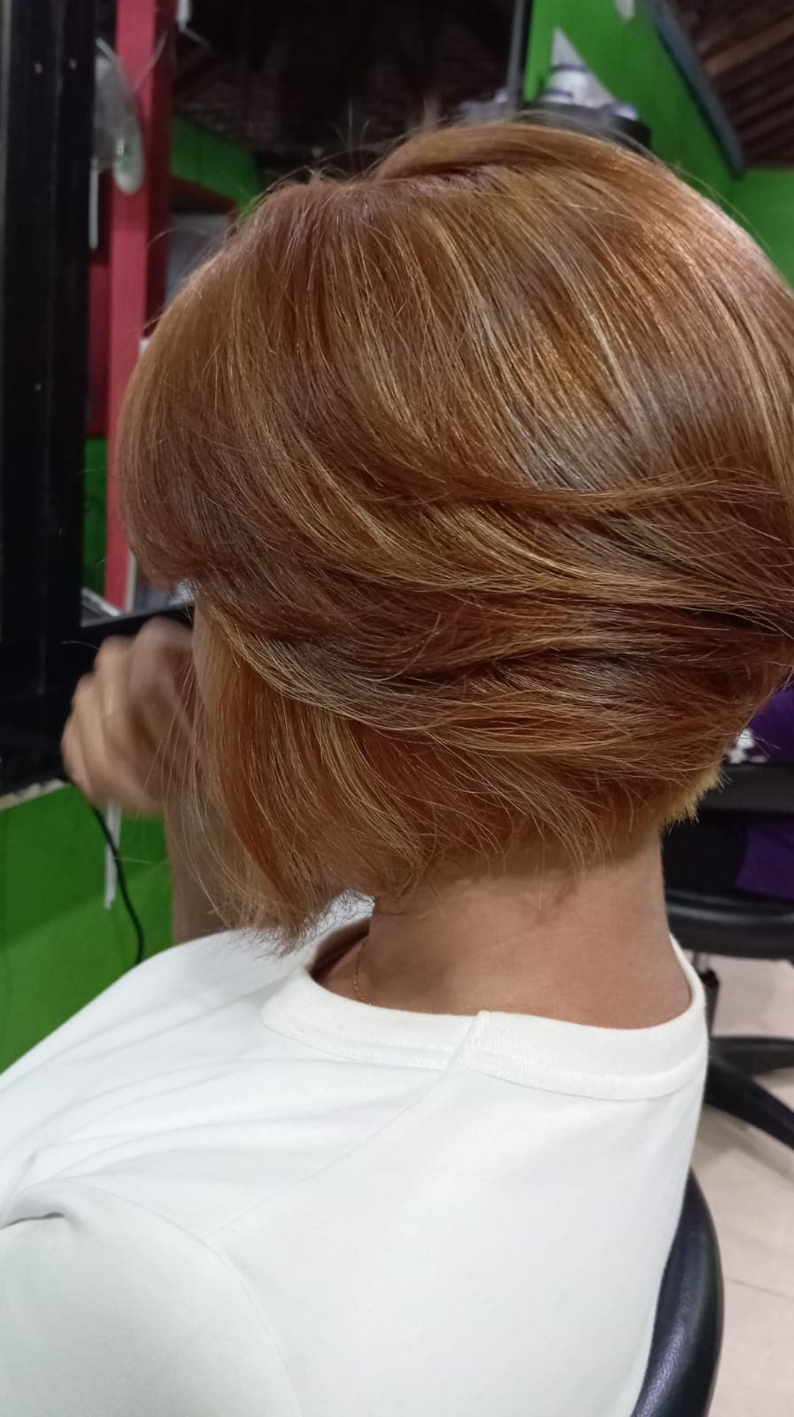 Hasil smoothing rambut medium dengan highlight natural